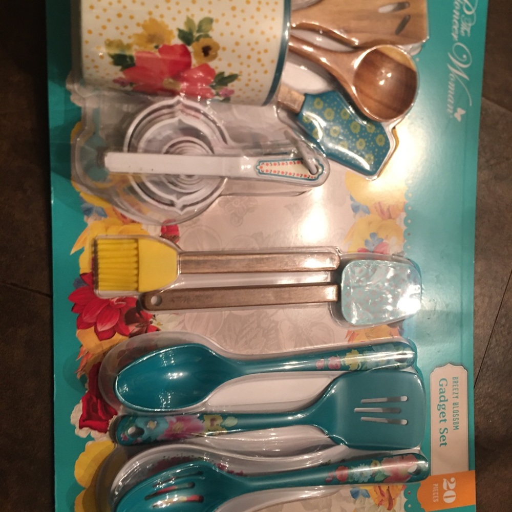 Pioneer woman’s gadget set